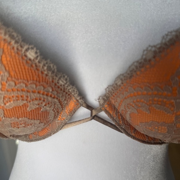 Victoria's Secret Bombshell Miraculous Plunge Bra 36B Orange With Nude Lace - Picture 9 of 10